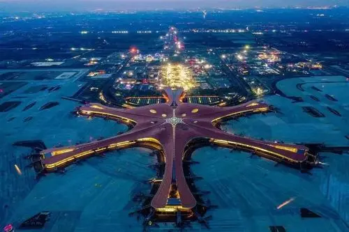 《建筑奇观-北京首都国际机场》：不只中国饮食文化，这赛博朋克感绝了！